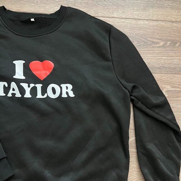 I LOVE TAYLOR Black Long Sleeve Crew Neck Sweatshirt Size XL - Picture 3 of 11